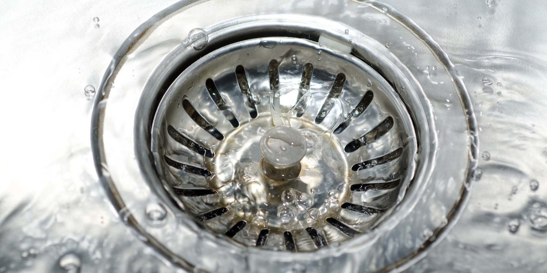 10-como-solucionar-problemas-de-drenaje-en-el-fregadero drenaje en el fregadero