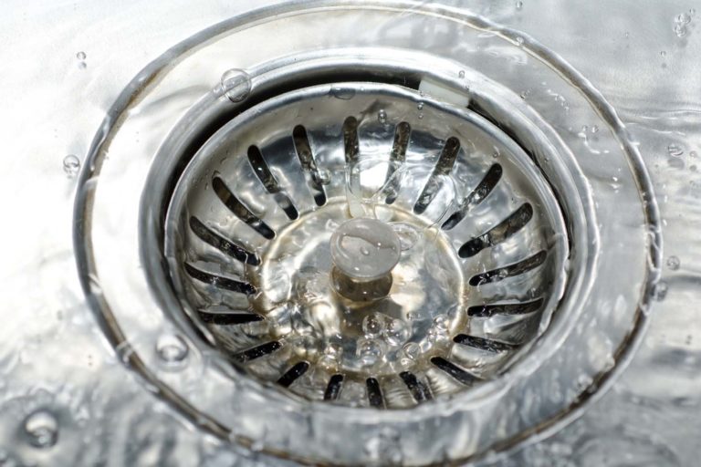 10-como-solucionar-problemas-de-drenaje-en-el-fregadero drenaje en el fregadero