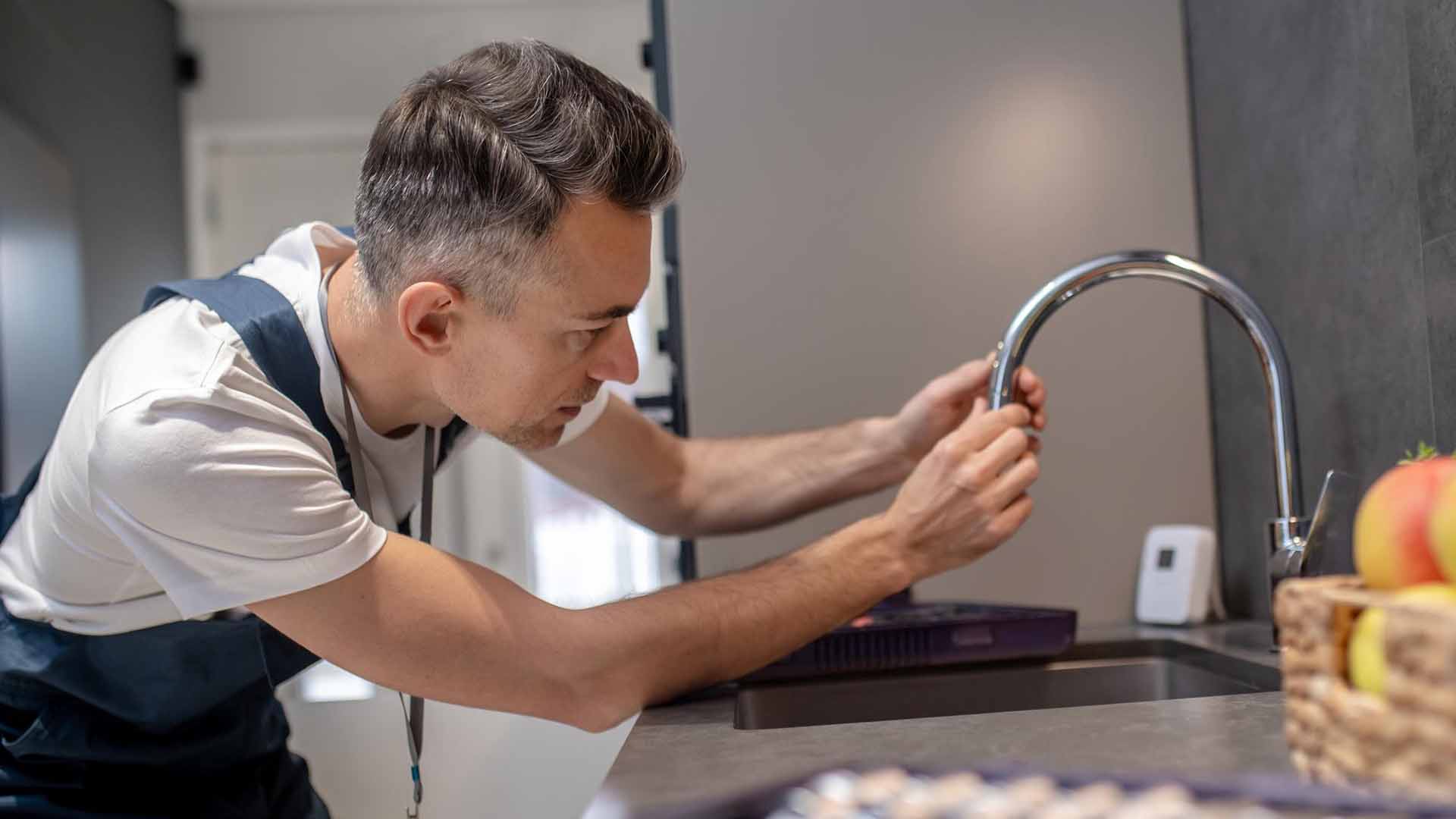 reparacion de fugas de agua en el hogar